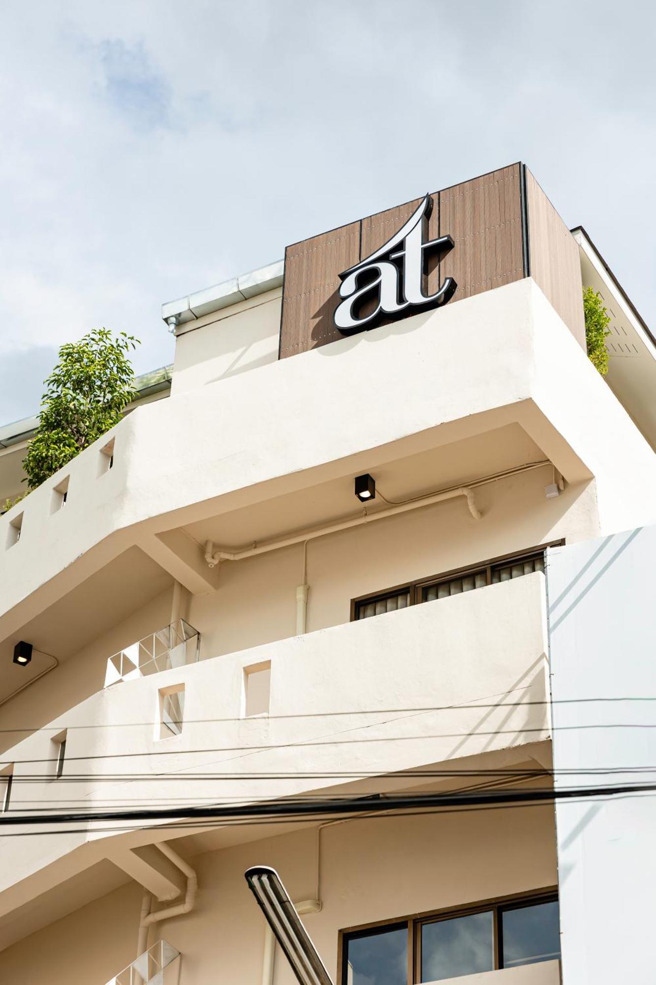 At Thaphae Hostel เชียงใหม่ ภายนอก รูปภาพ
