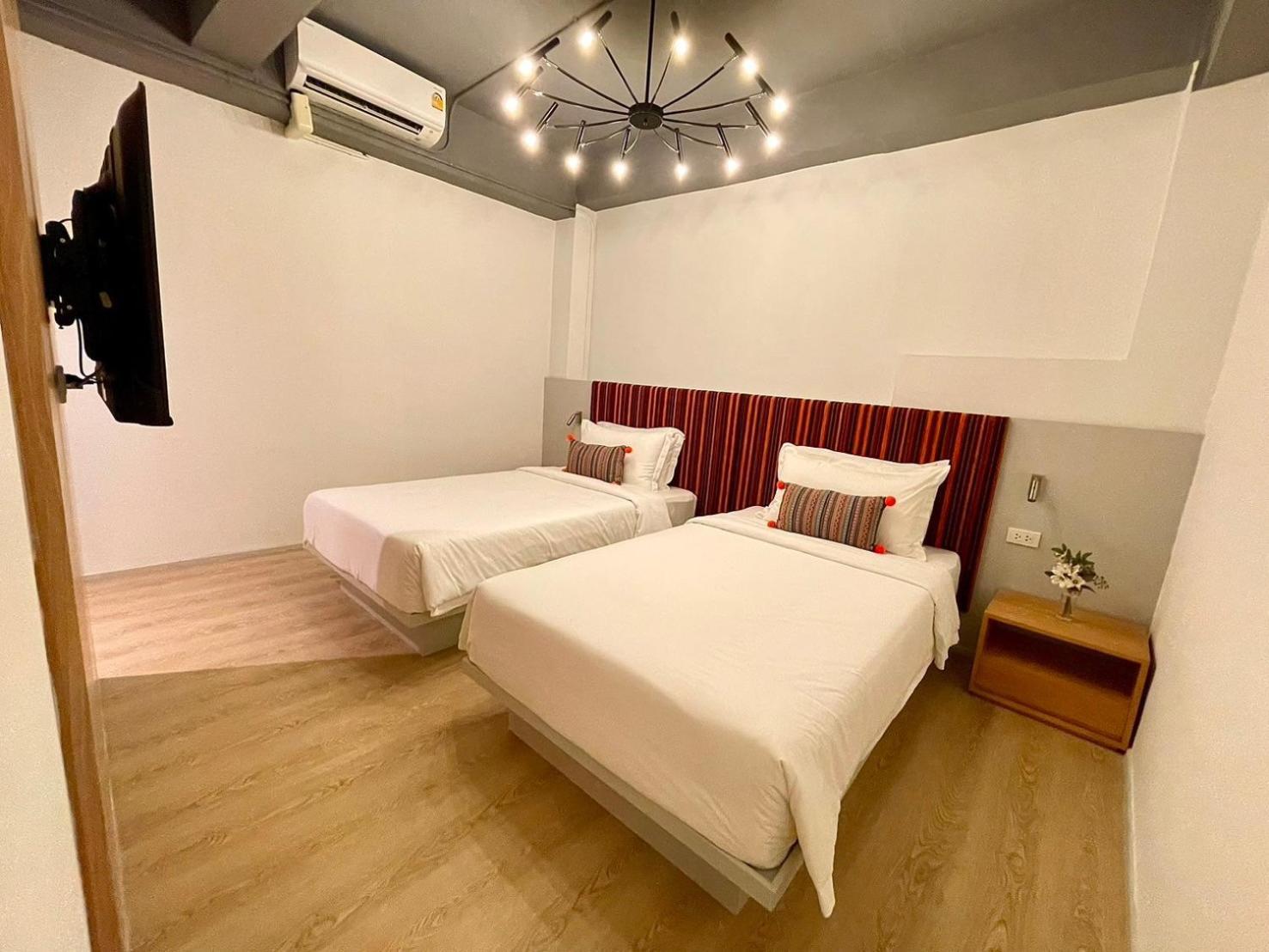 At Thaphae Hostel เชียงใหม่ ภายนอก รูปภาพ