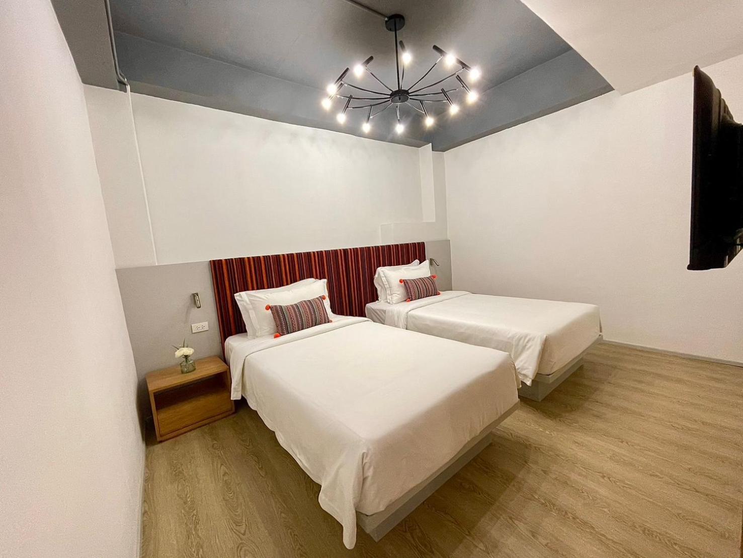 At Thaphae Hostel เชียงใหม่ ภายนอก รูปภาพ